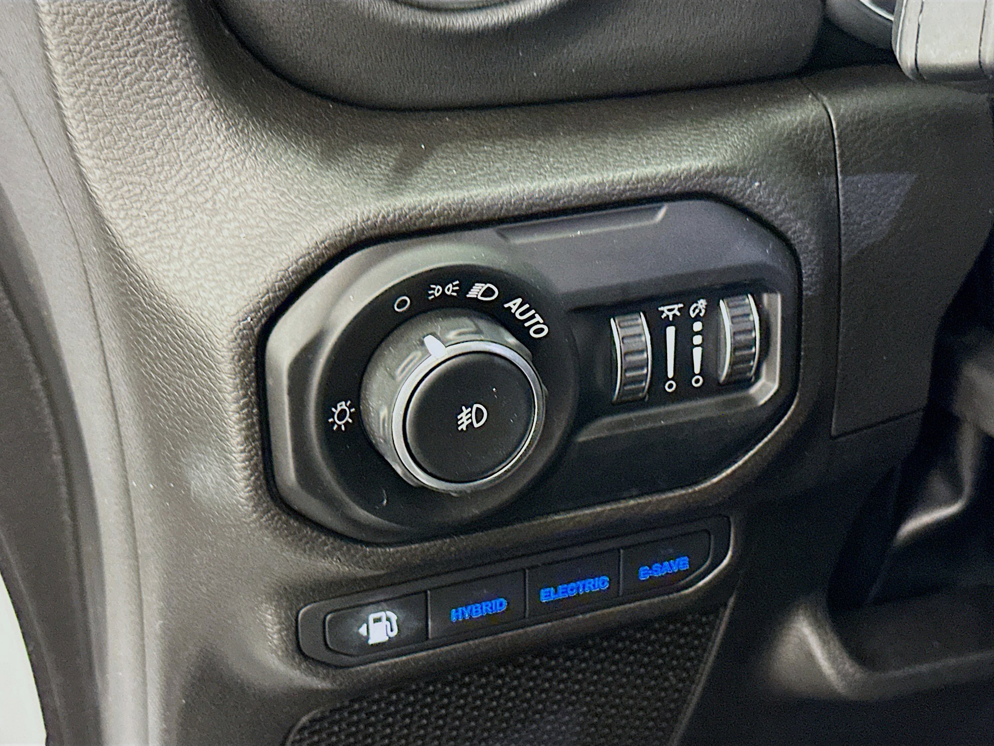 Used 2021 Jeep Wrangler Unlimited Sahara w/ Cold Weather Group AWD/4WD image 17