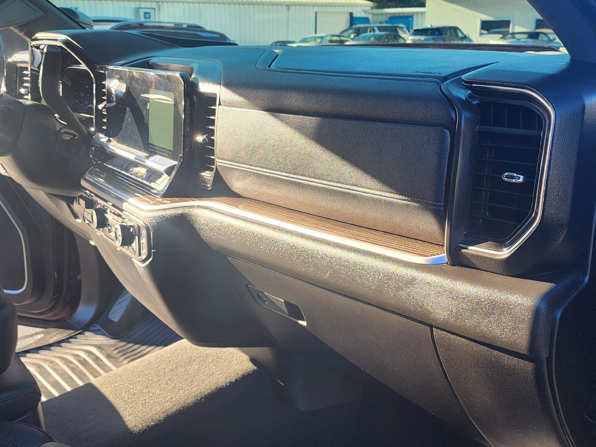 Used 2024 Chevrolet Silverado 2500 LT w/ Convenience Package image 10