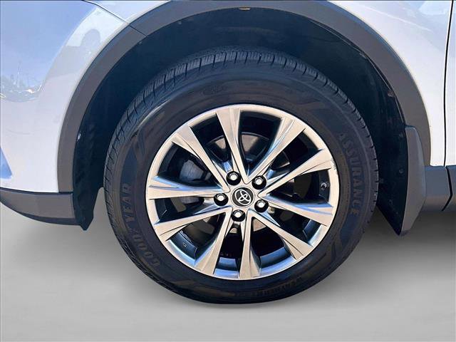 Used 2018 Toyota RAV4 Limited image 10