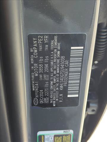 Used 2025 Hyundai Elantra SEL FWD image 24