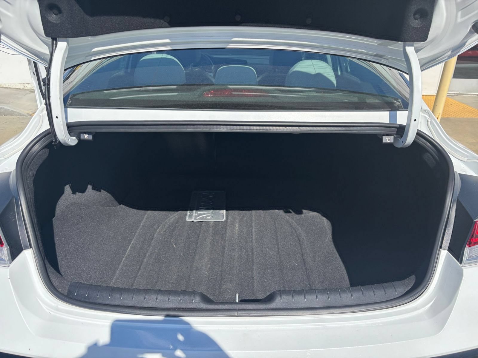 Used 2025 Hyundai Elantra Limited FWD image 35
