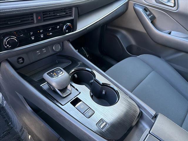 Used 2024 Nissan Rogue S image 20