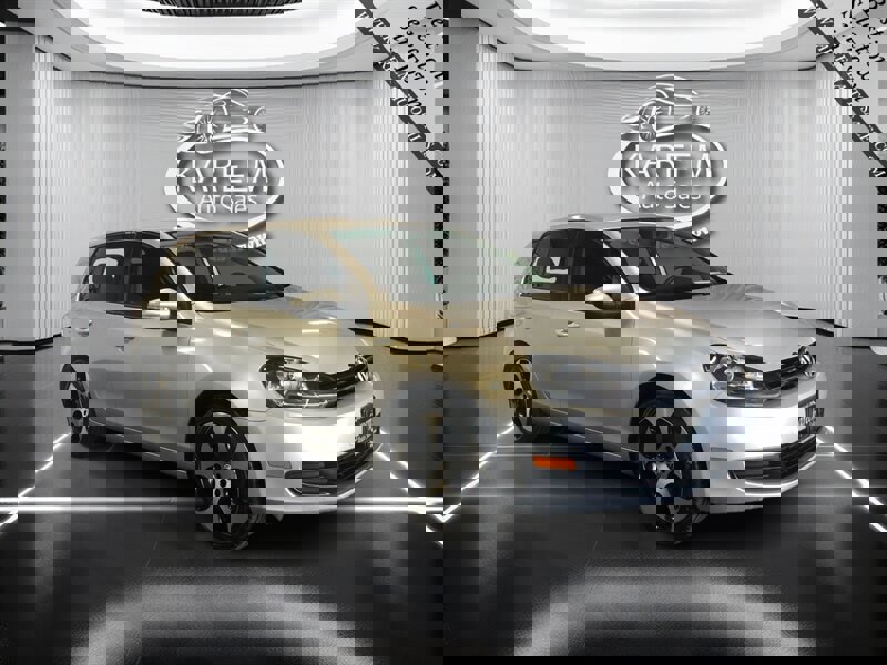 Used 2011 Volkswagen Golf 4-Door image 3