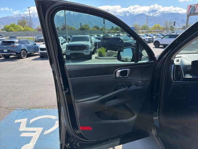 Certified 2025 Kia Sorento S w/ Panoramic Sunroof Package AWD/4WD image 10