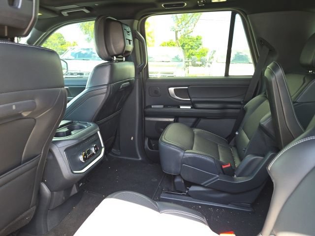Used 2026 Ford Expedition Platinum w/ Stealth Performance Package AWD/4WD image 9