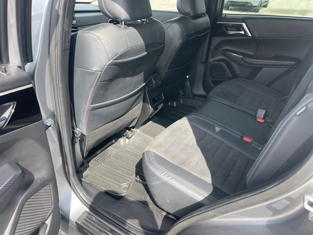 Used 2022 Mitsubishi Outlander SE image 15