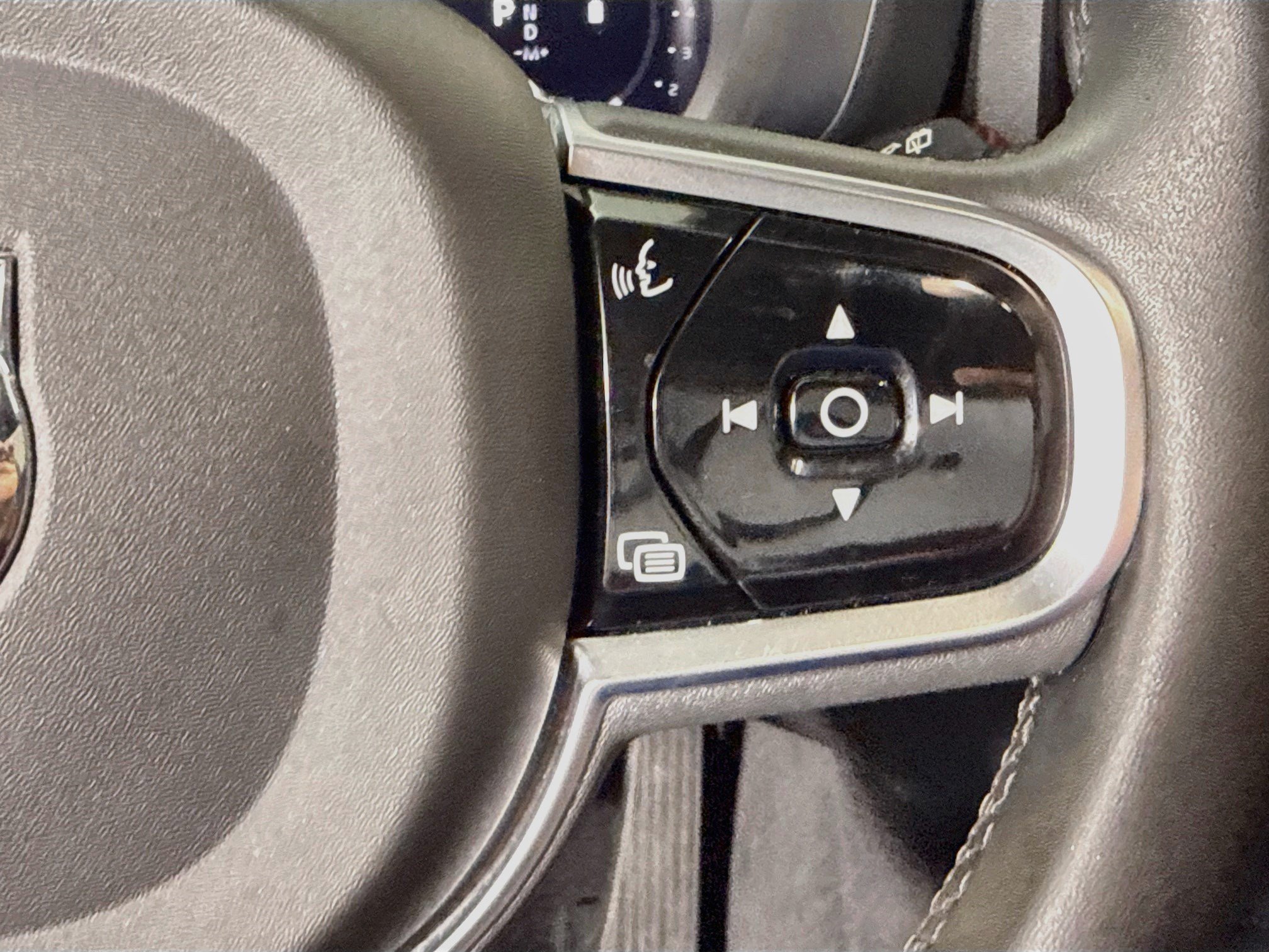 Used 2023 Volvo XC60 B5 Plus FWD image 15