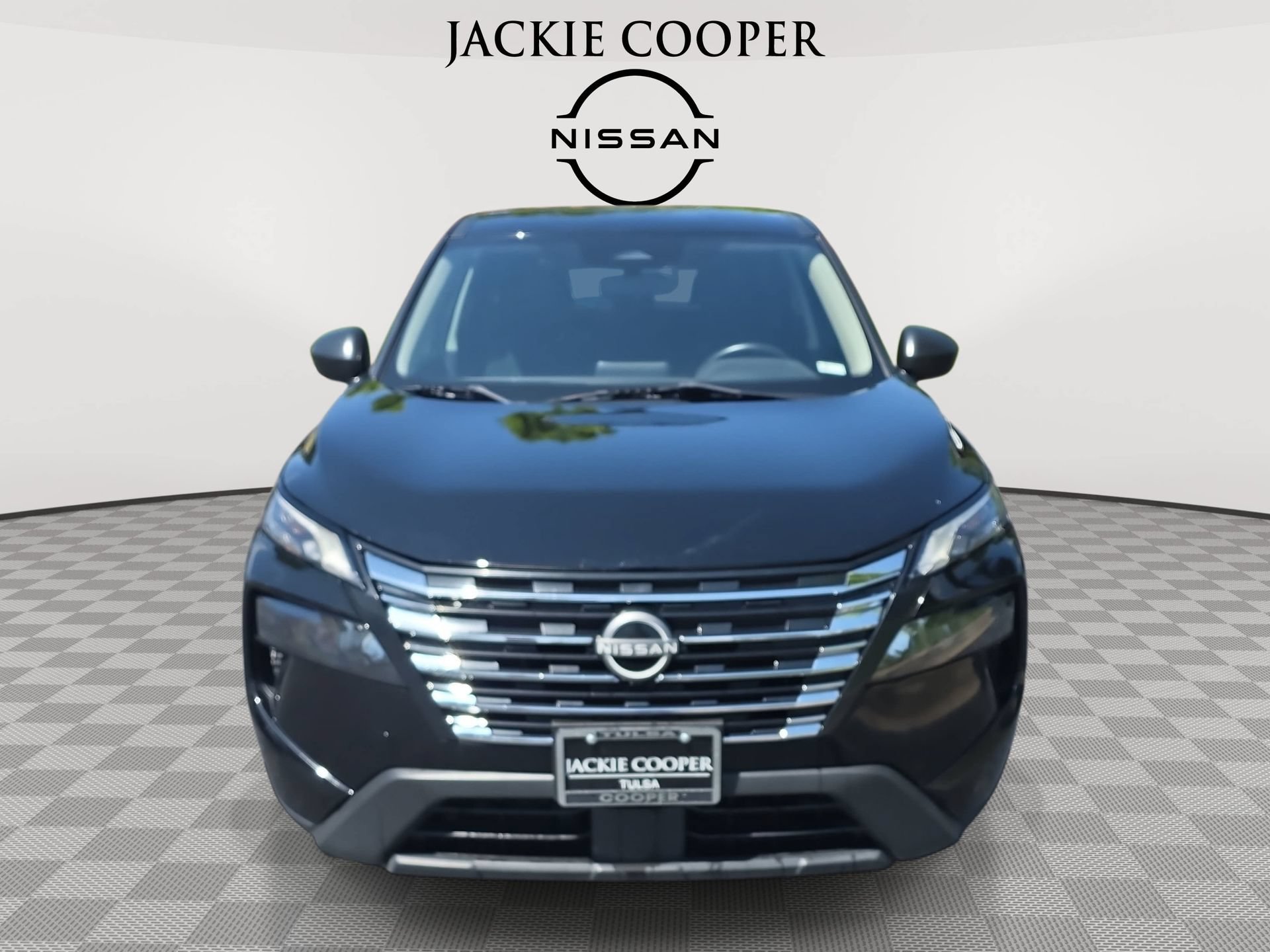 Used 2024 Nissan Rogue S FWD image 2