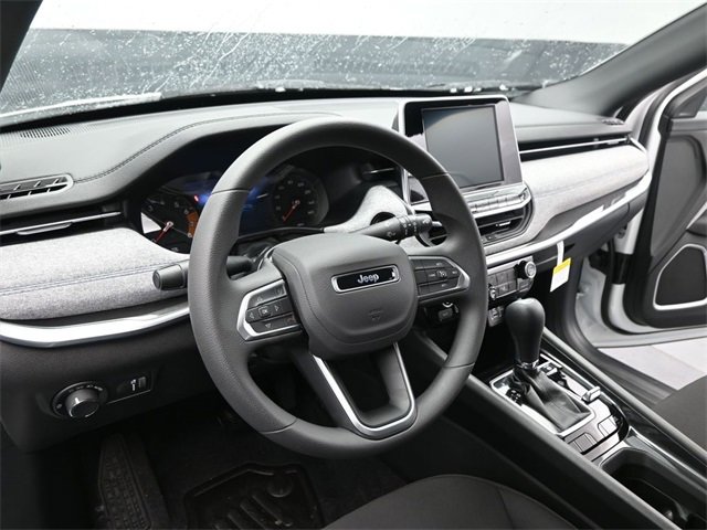 Used 2025 Jeep Compass Sport image 21