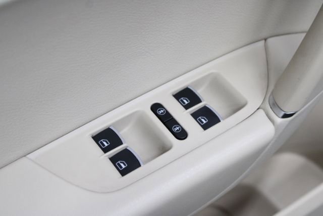Used 2015 Volkswagen Touareg Sport AWD/4WD image 9