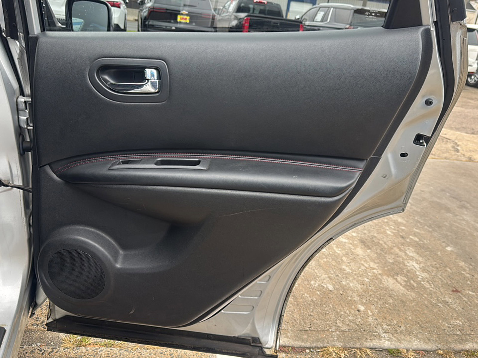 Used 2011 Nissan Rogue SV w/ SL Pkg image 19