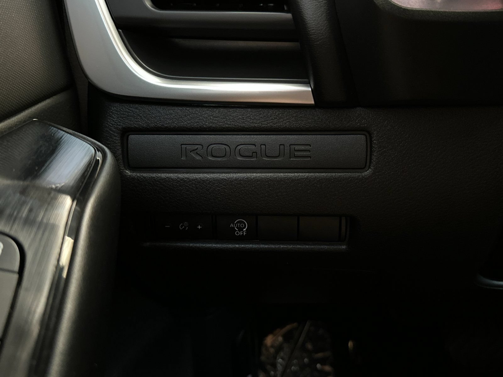 Used 2025 Nissan Rogue S FWD image 26