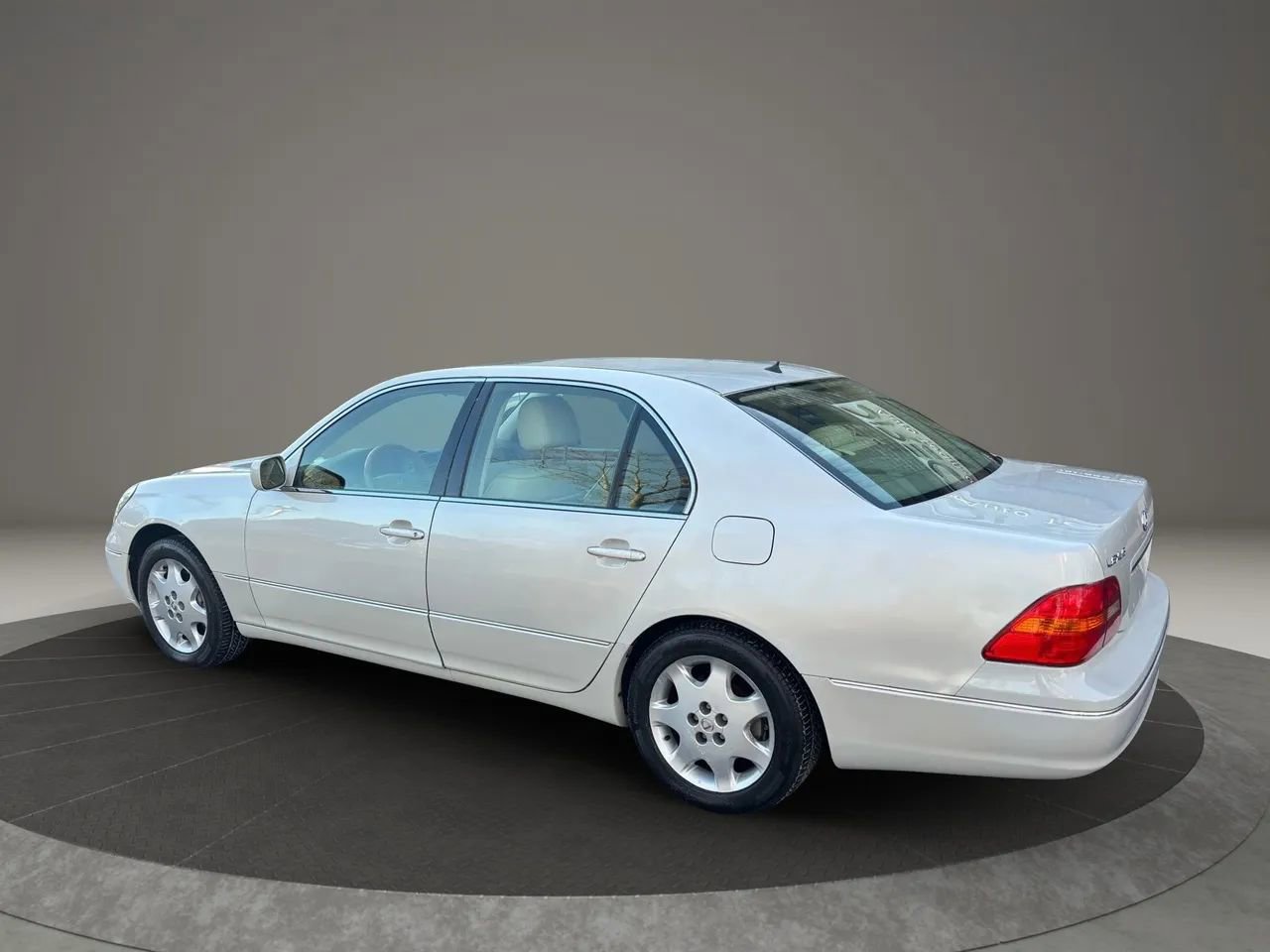 Used 2003 Lexus LS 430 RWD image 12