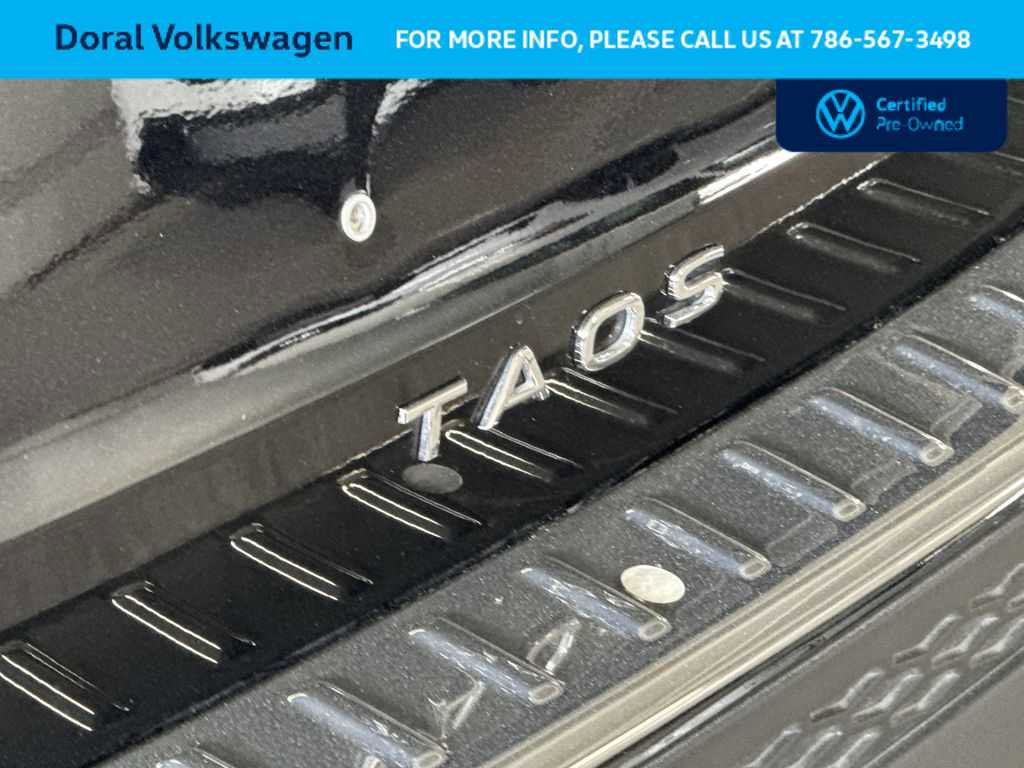Used 2025 Volkswagen Taos SE FWD image 10