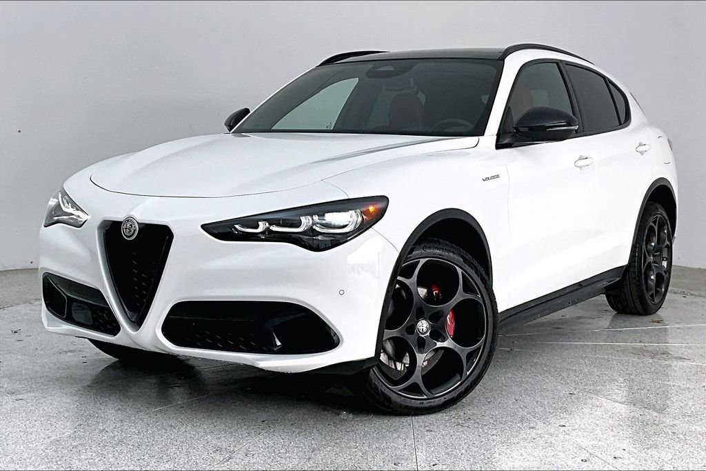 Used 2025 Alfa Romeo Stelvio Sprint w/ Veloce Package image 16