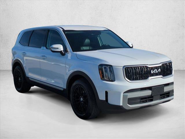 Used 2023 Kia Telluride LX image 3