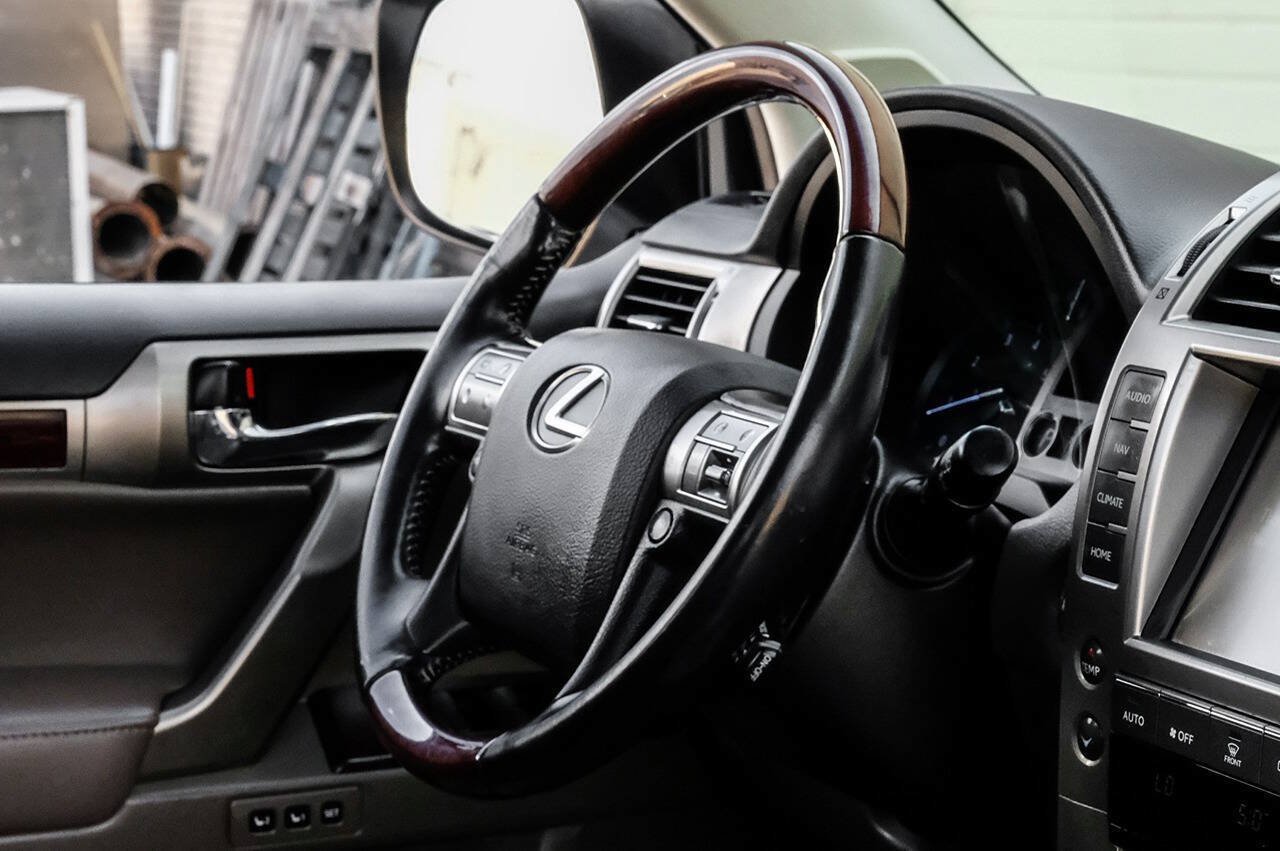Used 2017 Lexus GX 460 Premium w/ Premium Package AWD/4WD image 21