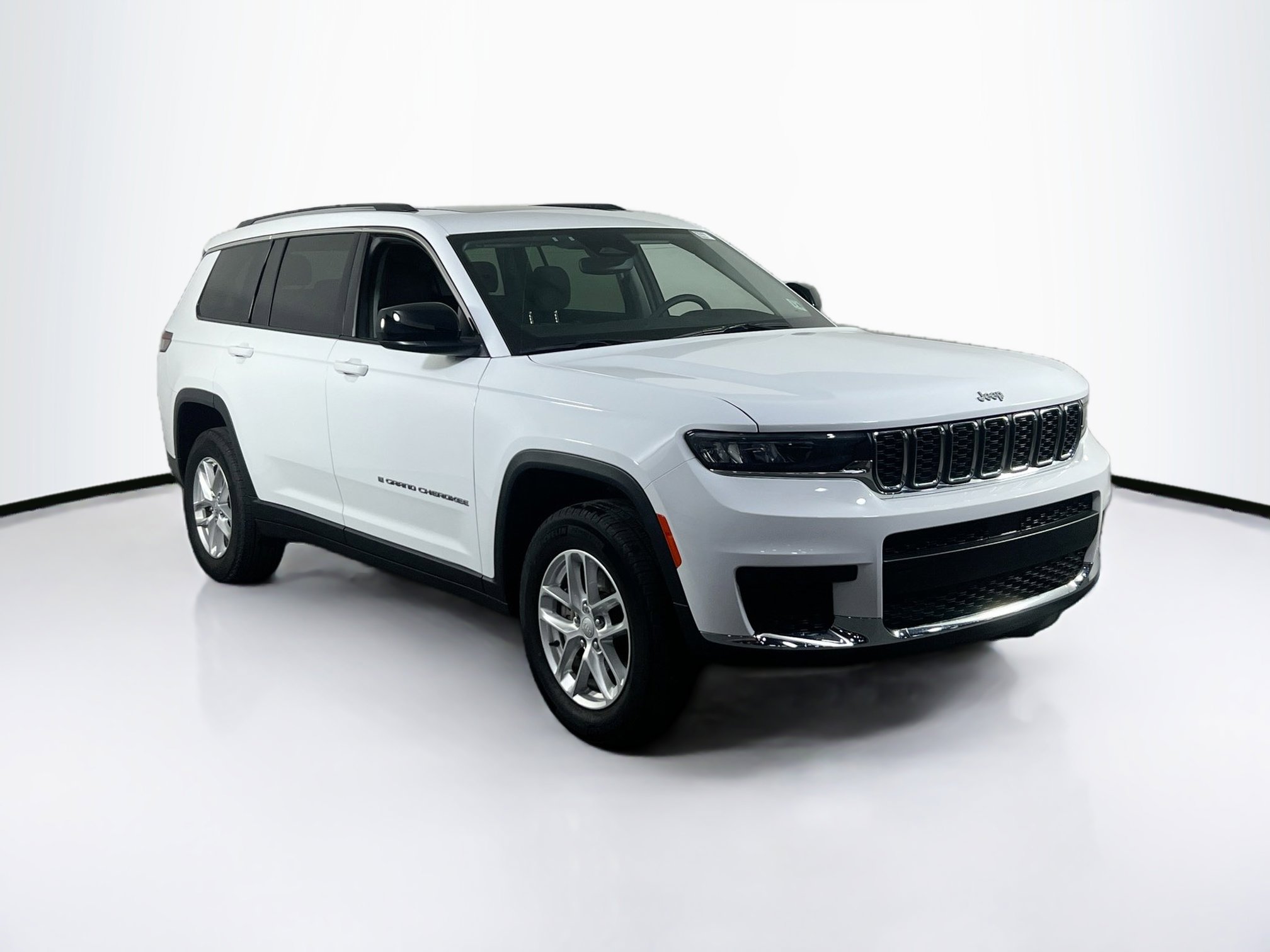 Used 2023 Jeep Grand Cherokee L Laredo w/ Luxury Tech Group I AWD/4WD image 3