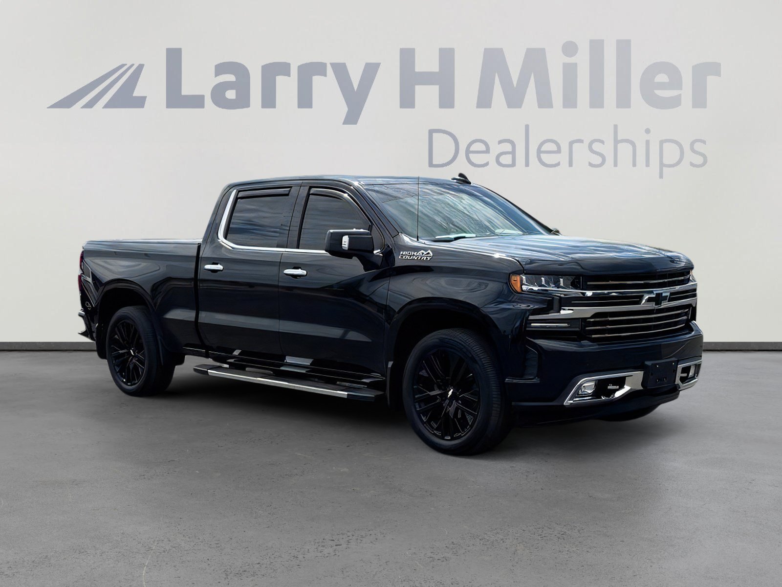 Used 2019 Chevrolet Silverado 1500 High Country w/ Technology Package AWD/4WD image 8