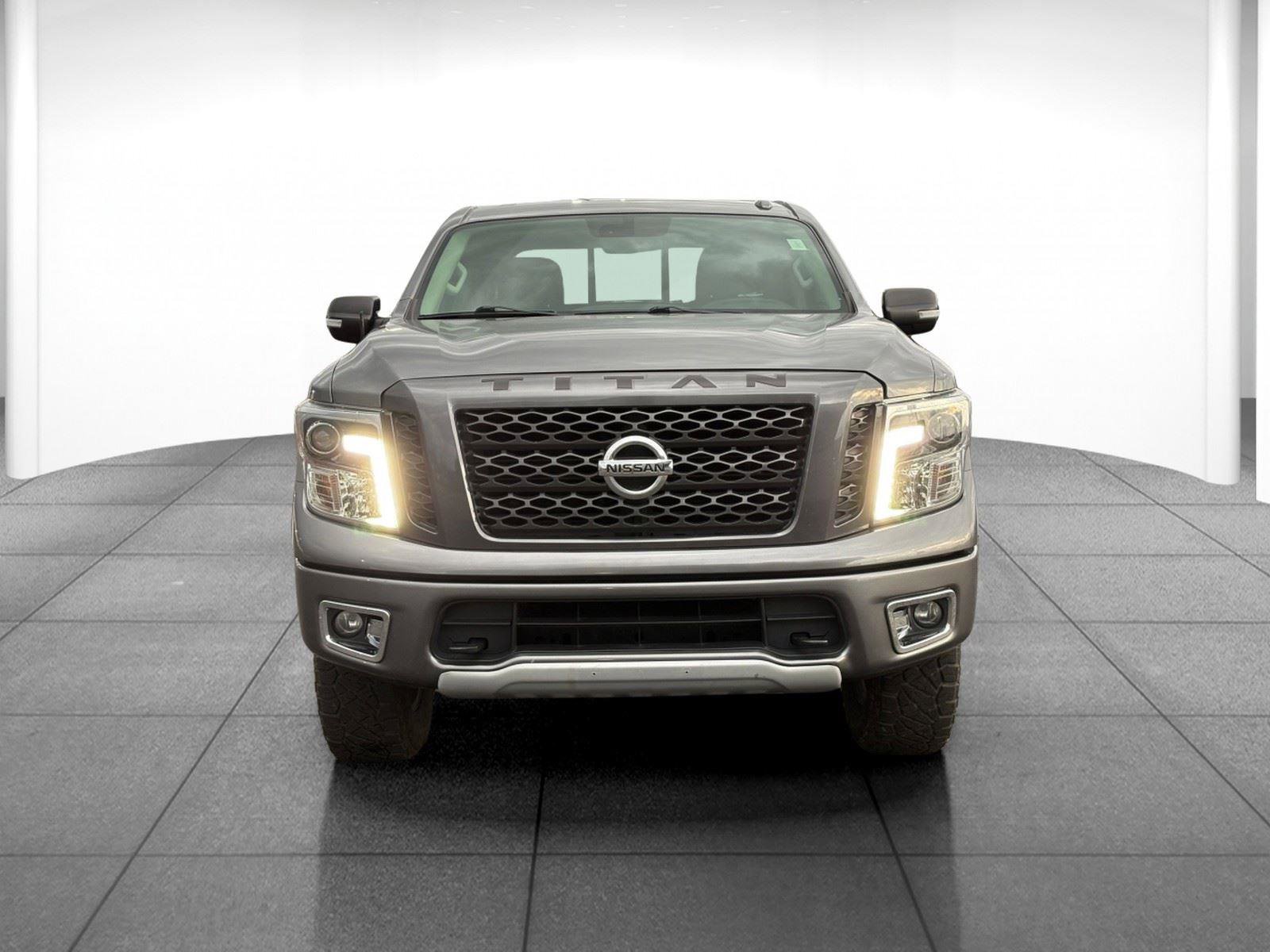Used 2019 Nissan Titan PRO-4X image 2