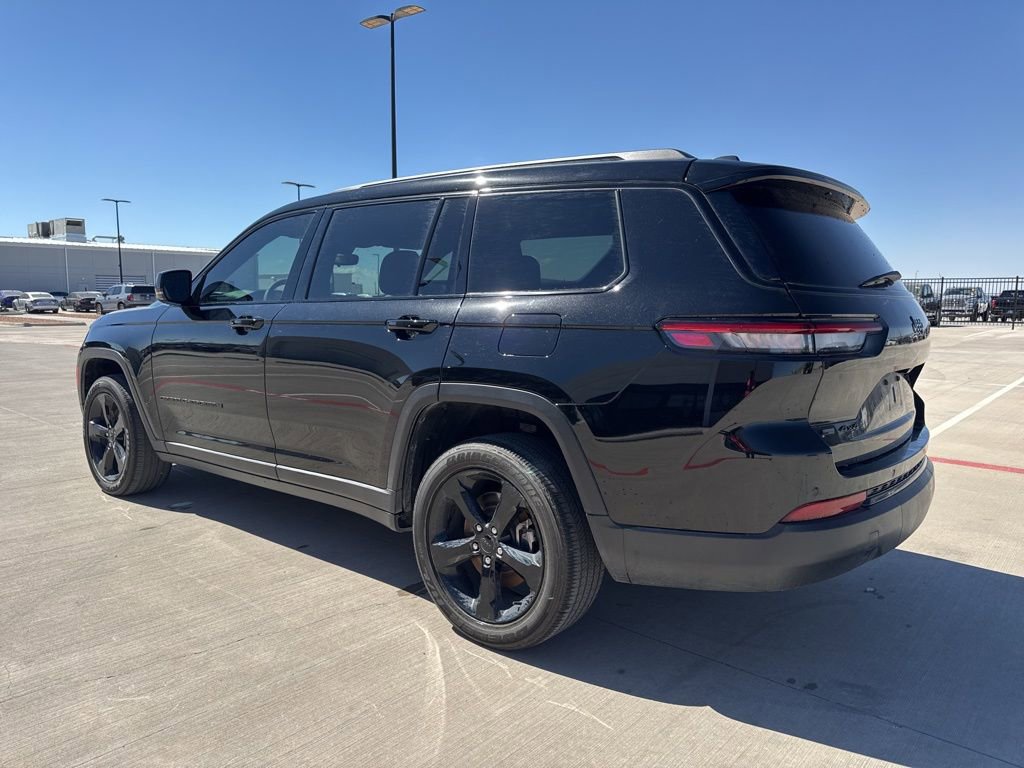 Used 2023 Jeep Grand Cherokee L Laredo image 3