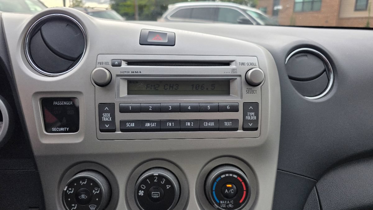 Used 2011 Toyota Matrix FWD image 17