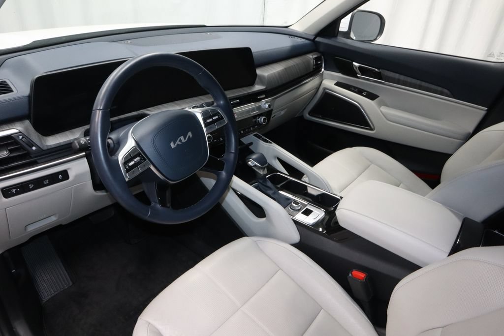 Used 2024 Kia Telluride EX w/ EX Captain's Chair Package AWD/4WD image 25