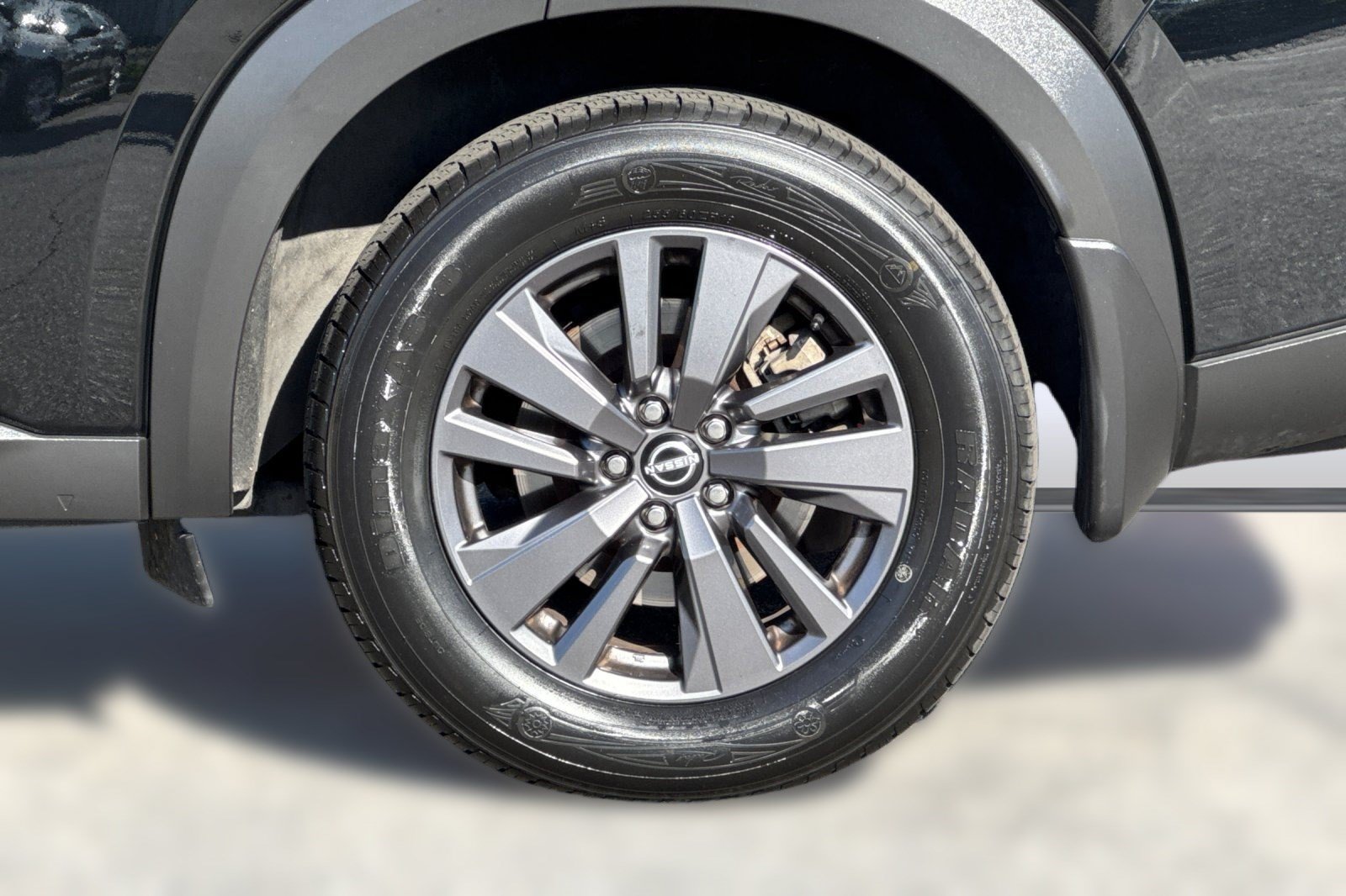 Used 2022 Nissan Pathfinder SV w/ SV Black Package FWD image 13