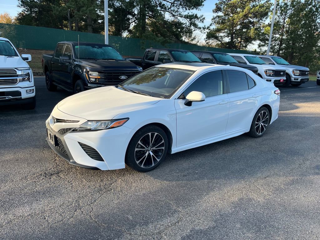 Used 2020 Toyota Camry SE image 2