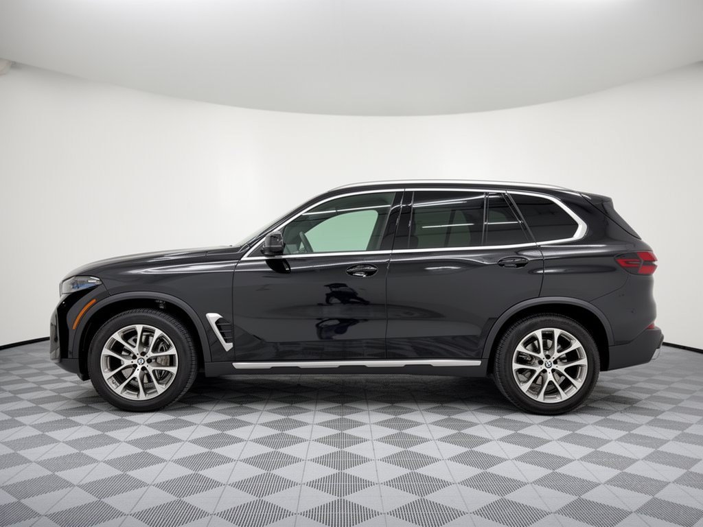 Certified 2024 BMW X5 xDrive40i w/ Premium Package AWD/4WD image 2