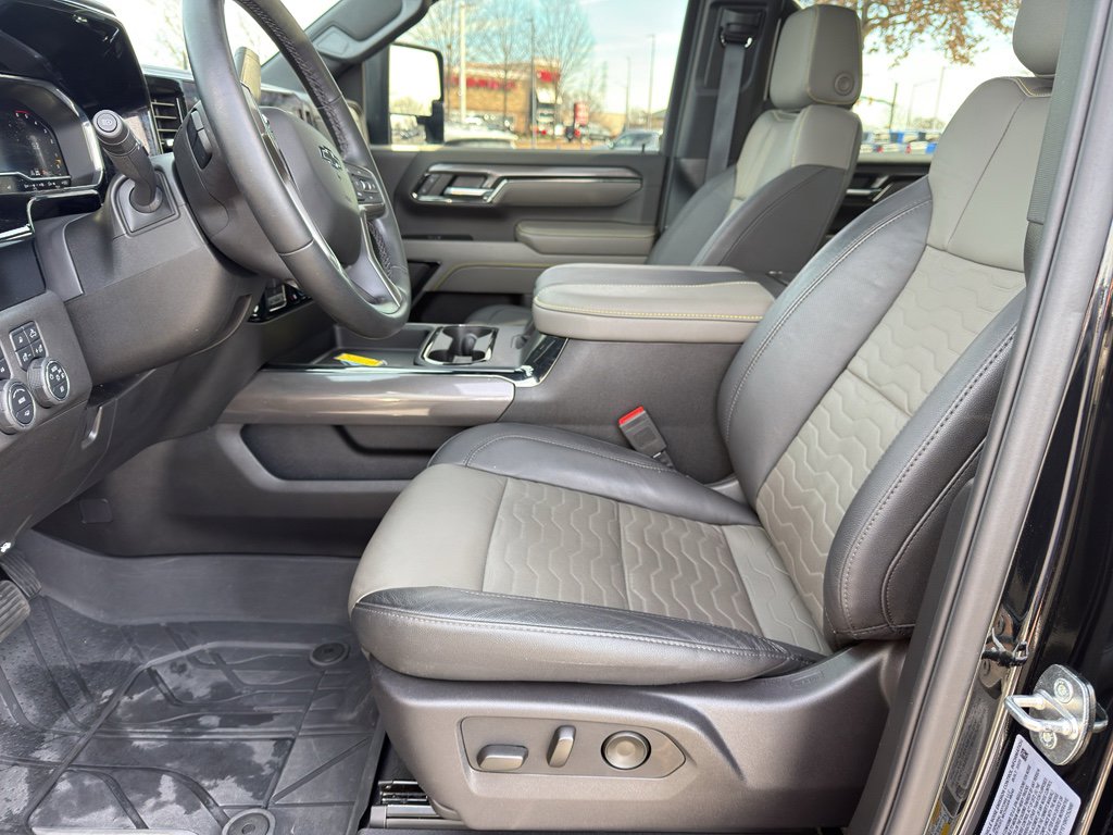 Used 2024 Chevrolet Silverado 2500 ZR2 w/ Technology Package image 14