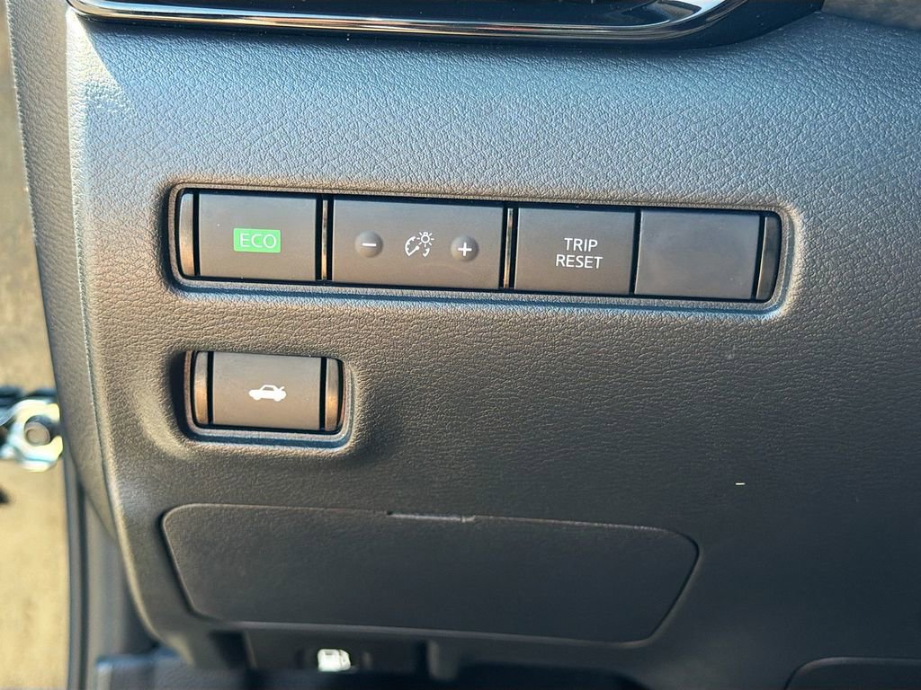 Used 2025 Nissan Sentra SV FWD image 31