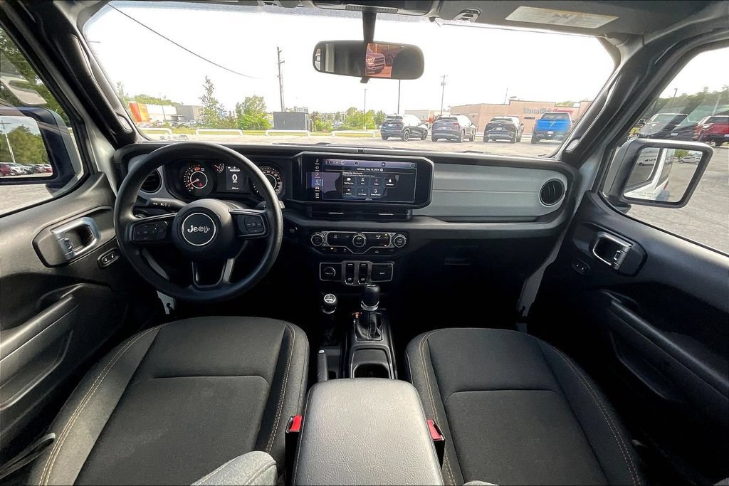 Used 2026 Jeep Wrangler Sport AWD/4WD image 5