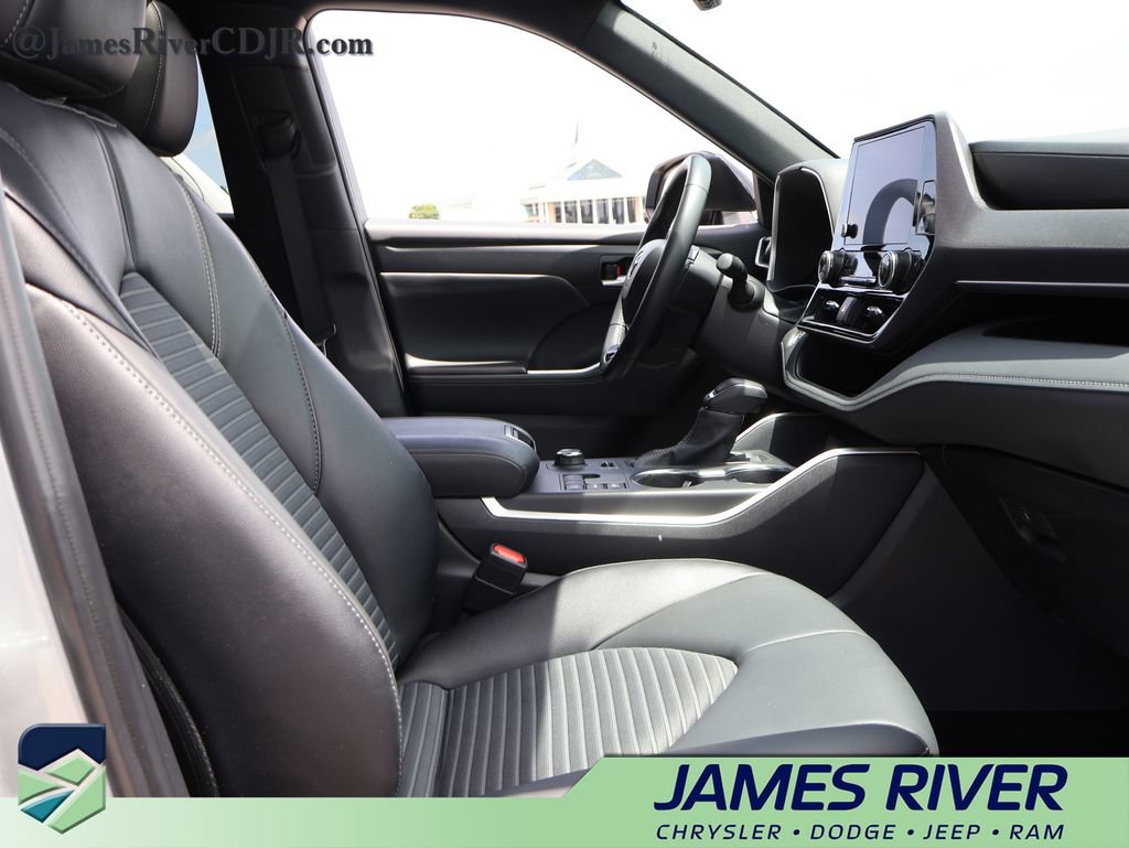 Used 2025 Toyota Highlander XSE AWD/4WD image 9