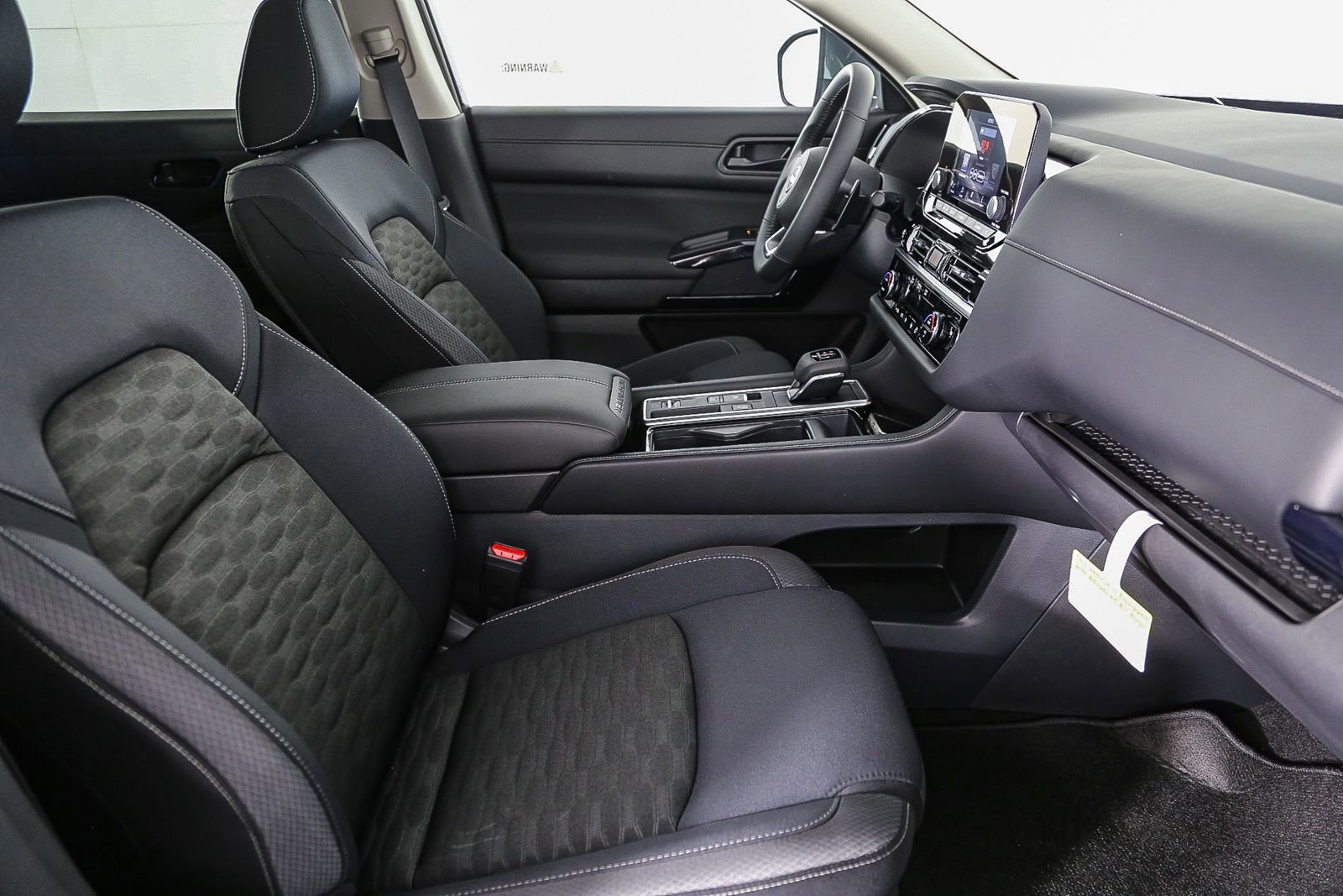 Certified 2025 Nissan Pathfinder SV image 18