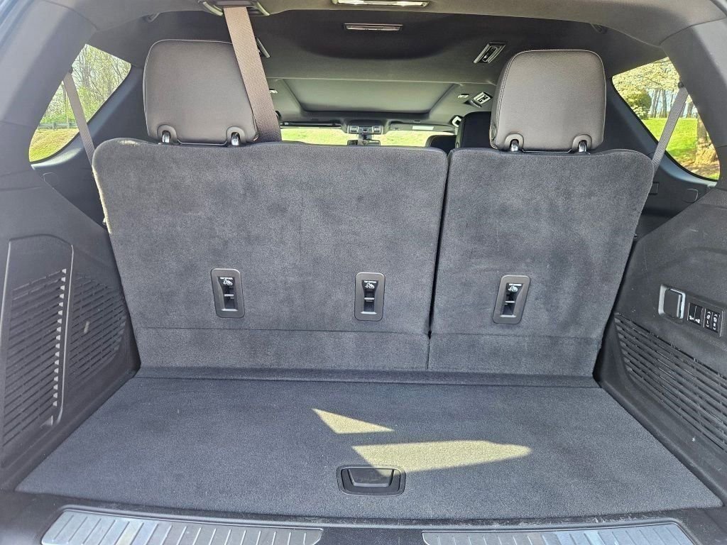 Used 2022 GMC Yukon AT4 w/ Technology Package image 13