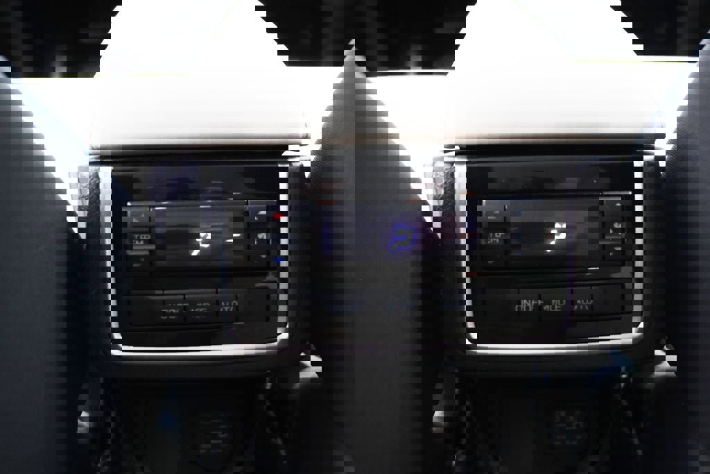 Used 2023 Subaru Ascent Premium w/ Convenience Package image 12