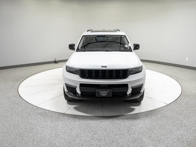 Used 2023 Jeep Grand Cherokee L Limited w/ Black Appearance Package AWD/4WD image 32