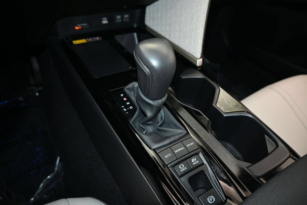 Used 2025 Toyota Camry XLE FWD image 21
