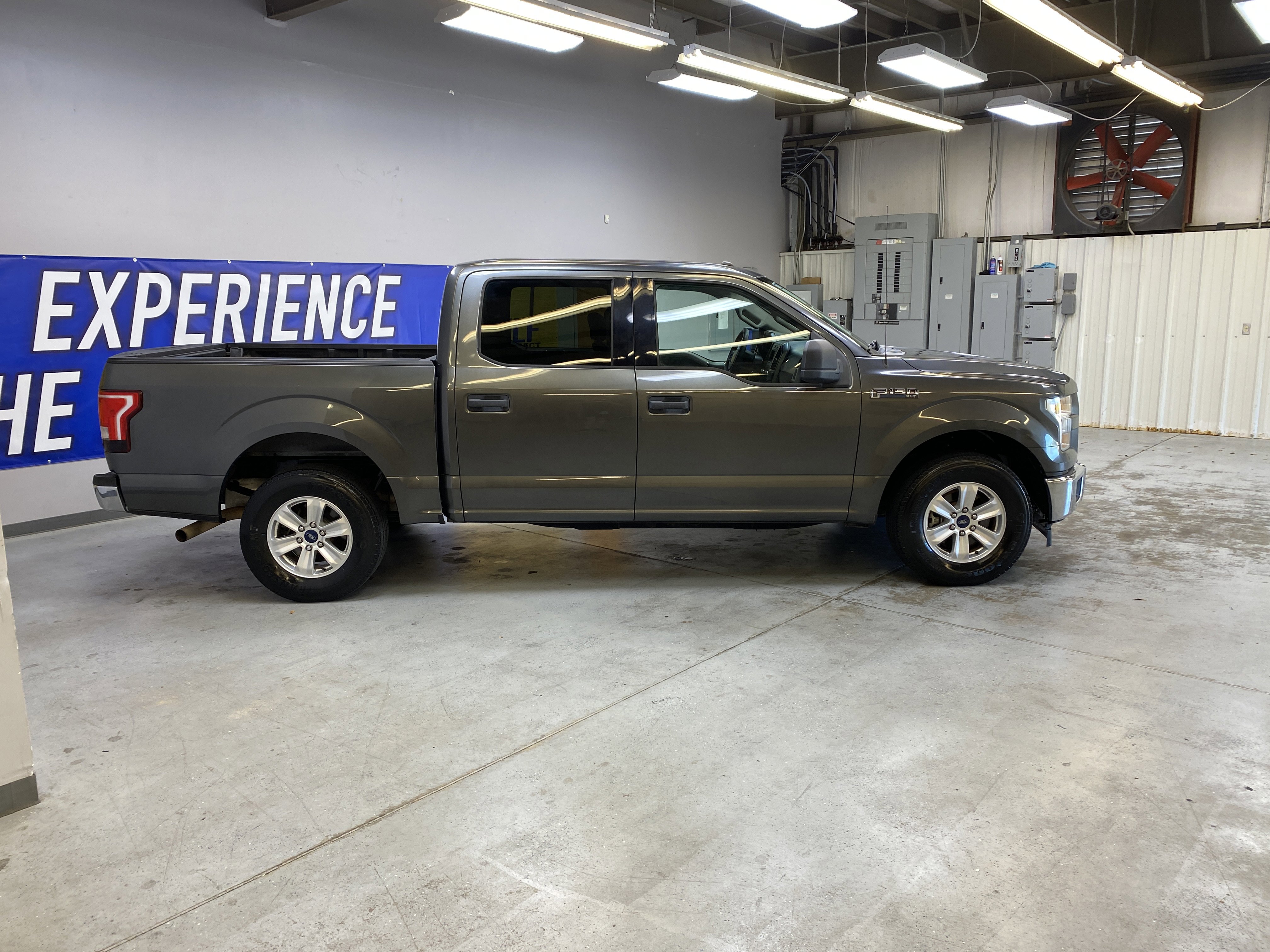 Used 2017 Ford F150 XLT image 8