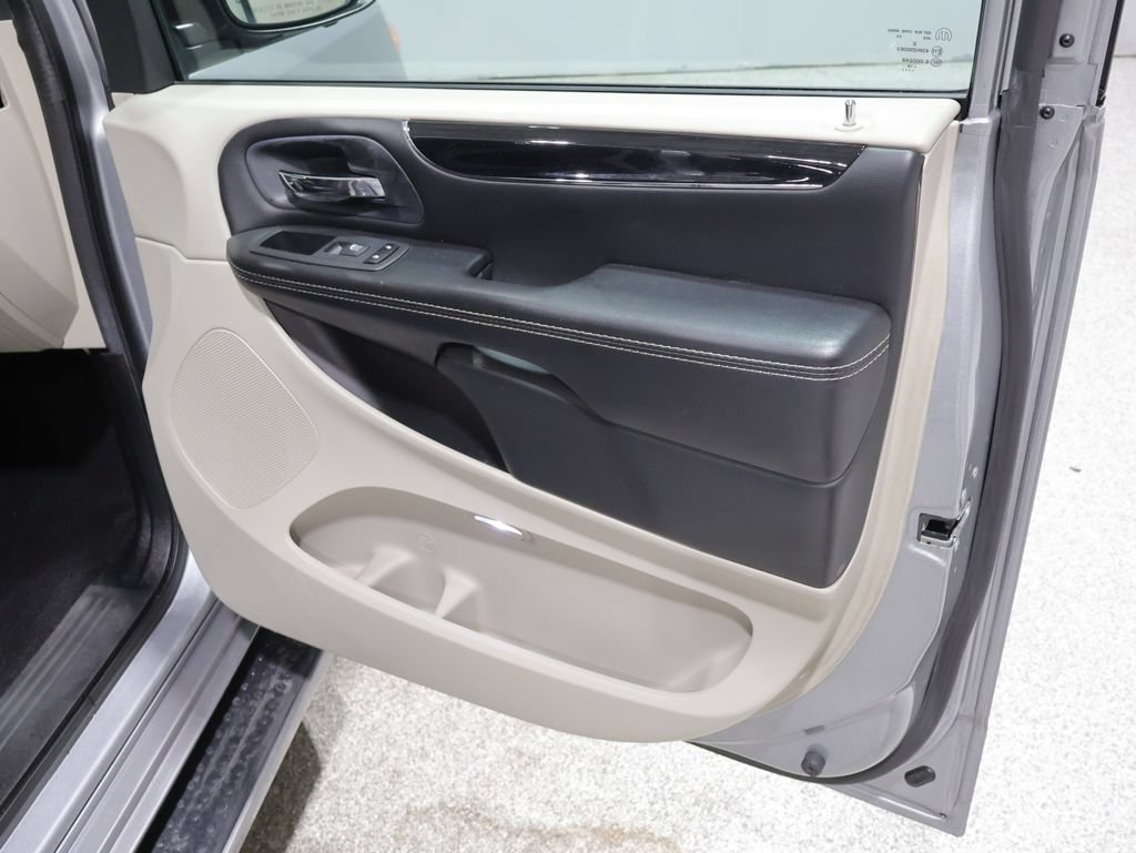 Used 2019 Dodge Grand Caravan SXT FWD image 21