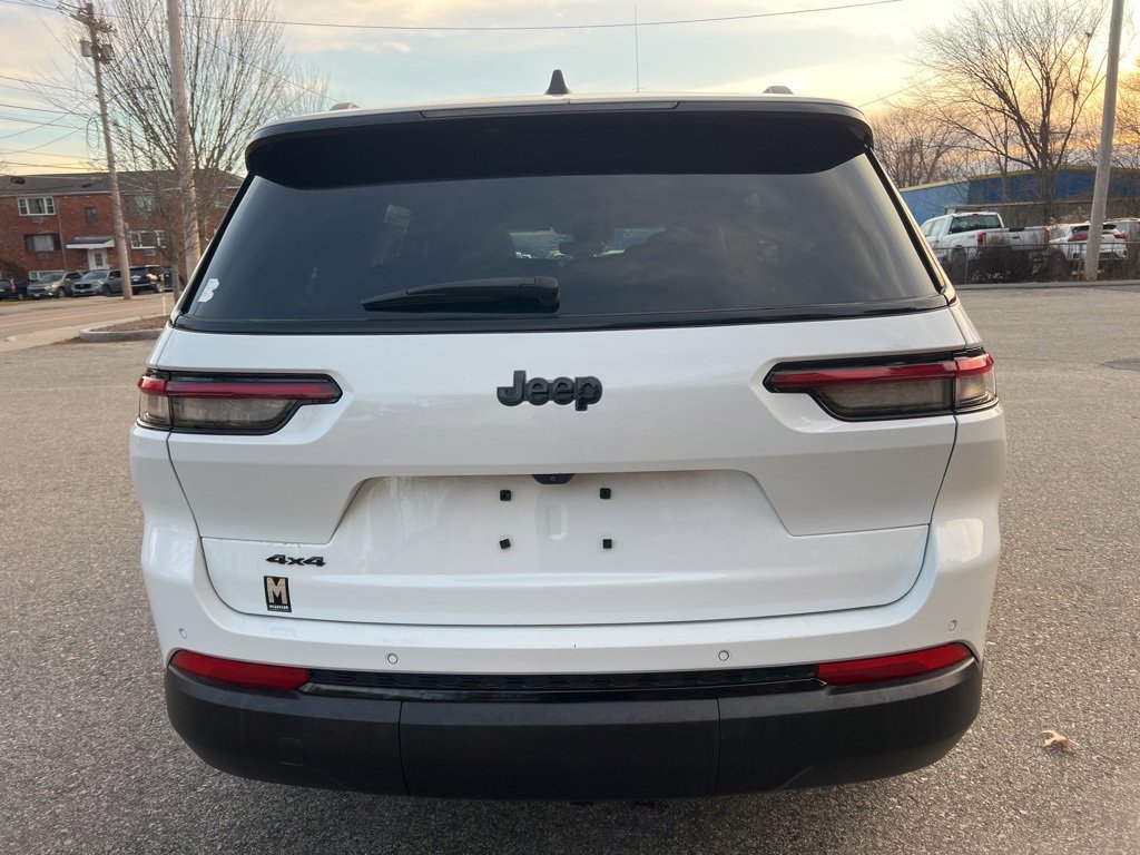 Used 2023 Jeep Grand Cherokee L Laredo image 4