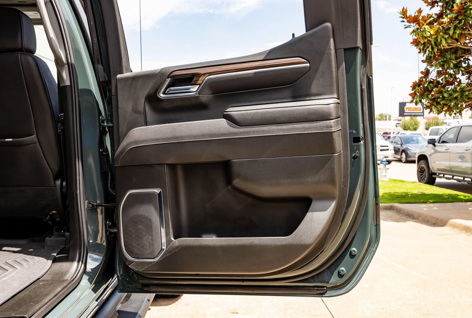 Used 2025 Chevrolet Silverado 1500 LT Trail Boss w/ Convenience Package II AWD/4WD image 47