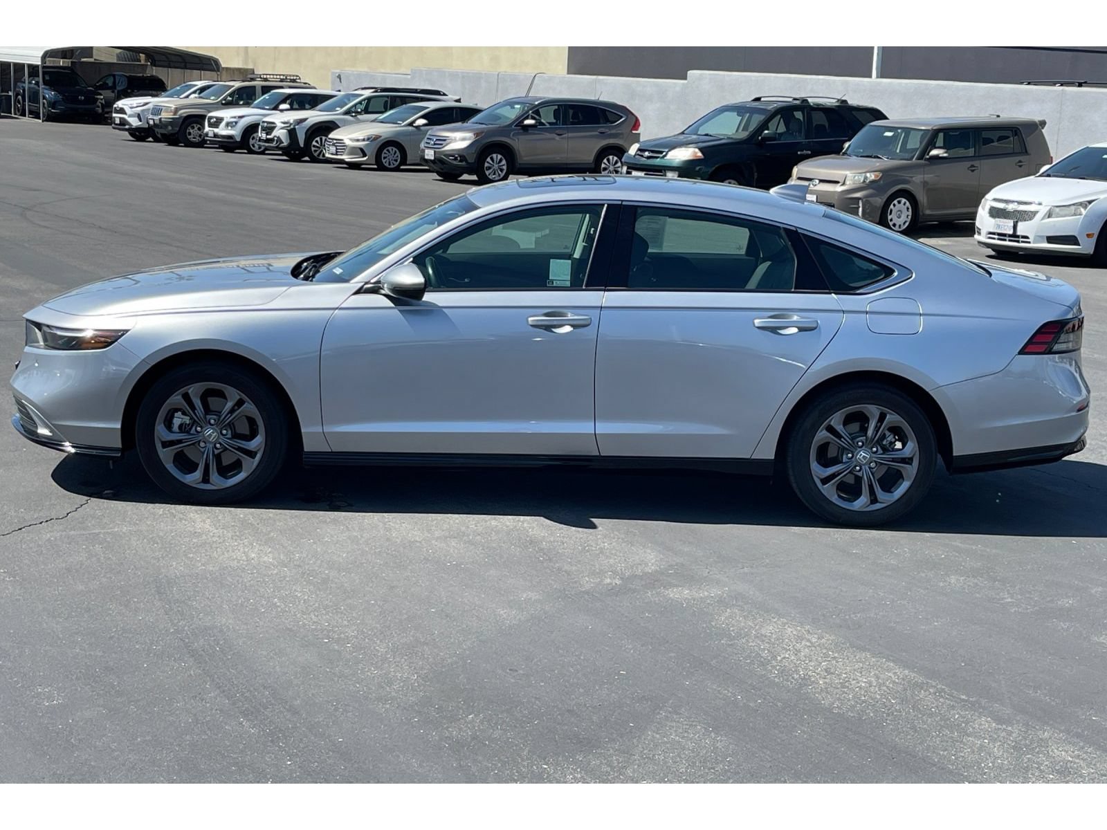 Used 2025 Honda Accord EX-L image 2