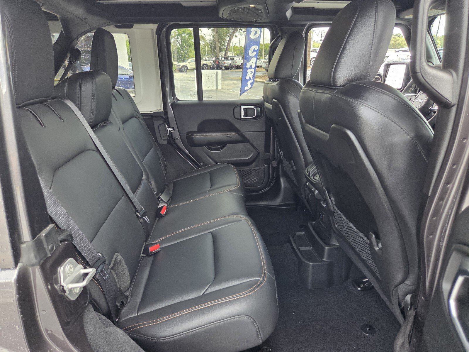 Used 2025 Jeep Wrangler Unlimited Sahara w/ Safety Group AWD/4WD image 18