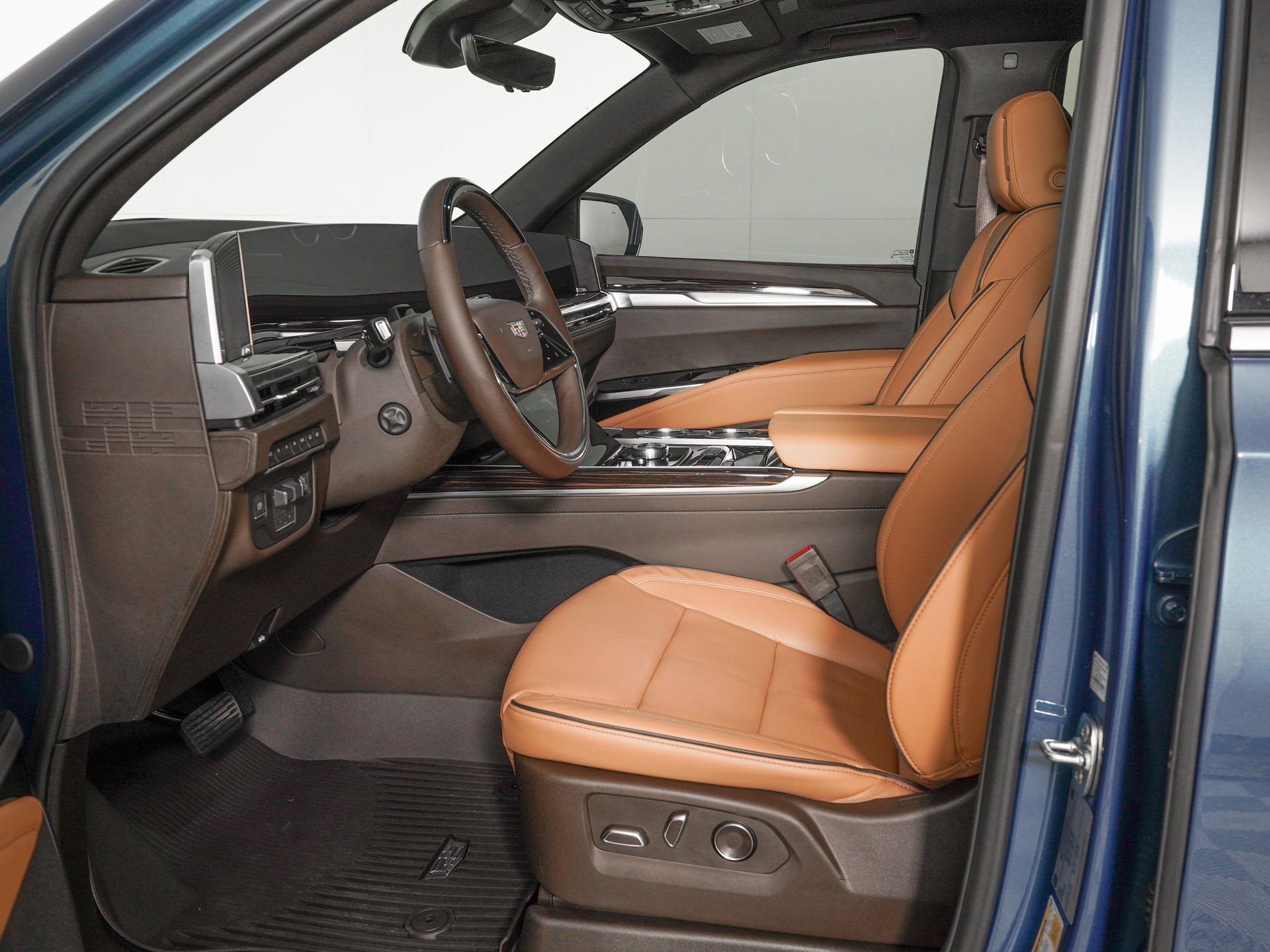 Used 2026 Cadillac Escalade Luxury w/ LPO, Radiant Package image 17