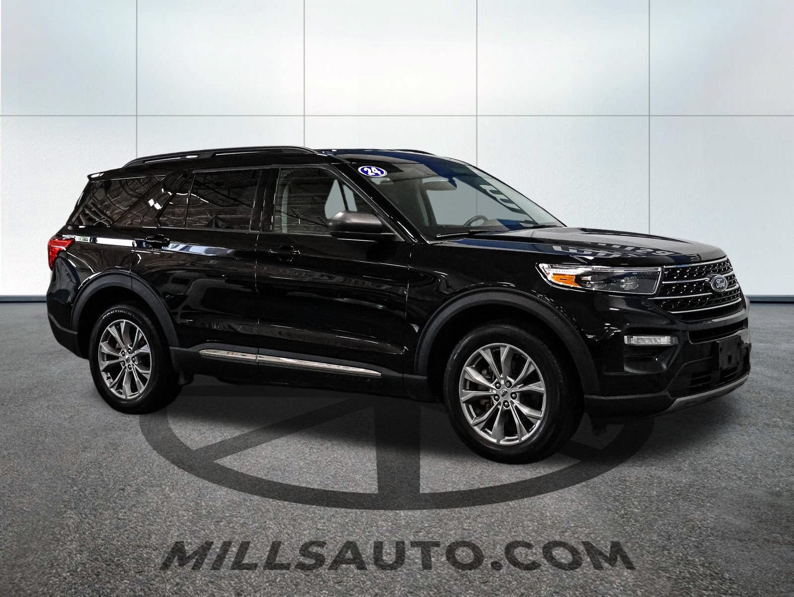 Used 2024 Ford Explorer XLT w/ Equipment Group 202A AWD/4WD image 10