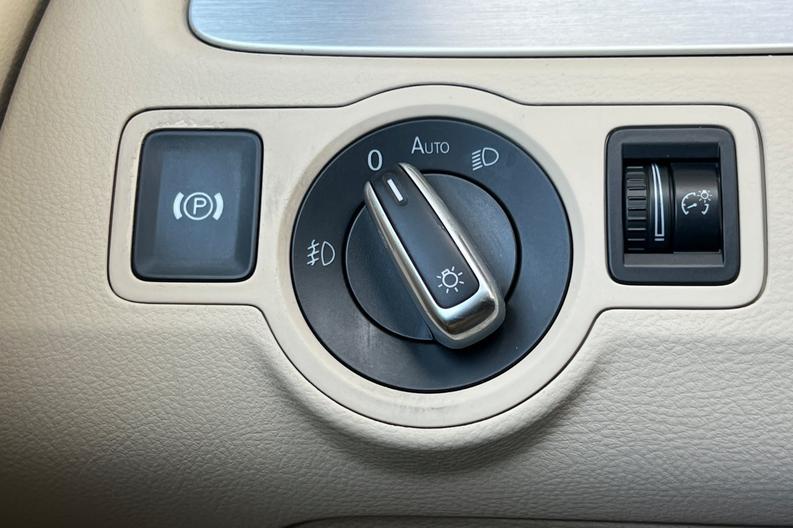 Used 2010 Volkswagen CC Luxury FWD image 29