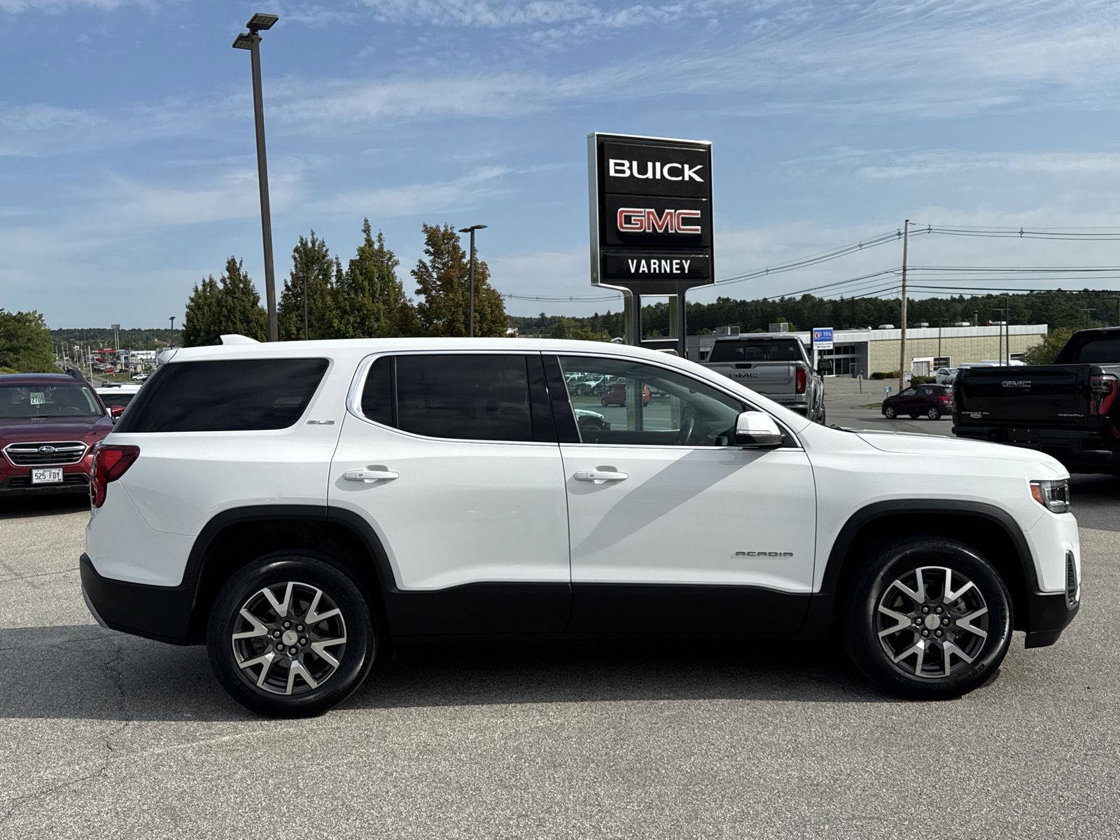 Used 2023 GMC Acadia SLE image 4
