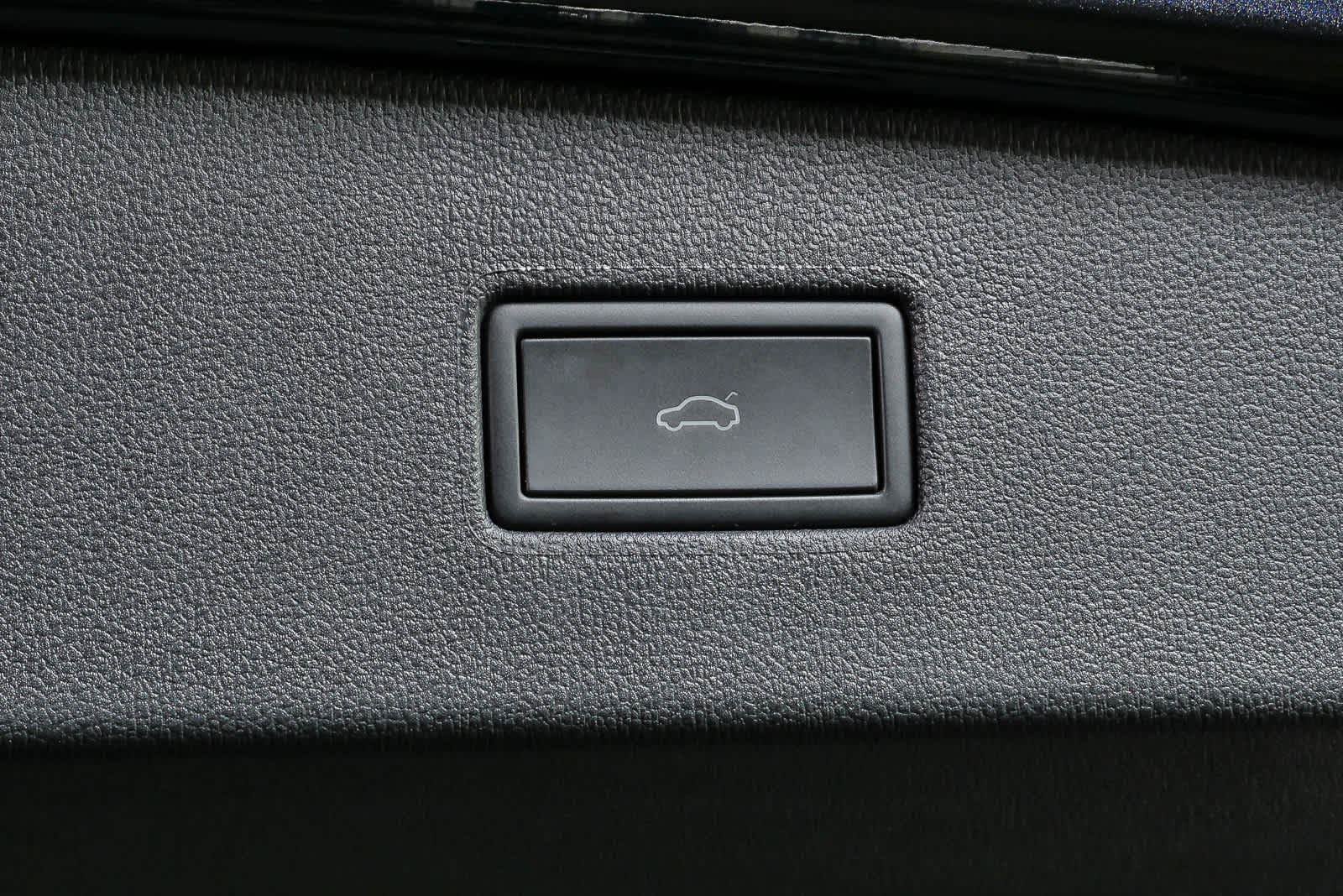 Certified 2024 Volkswagen Tiguan SE FWD image 30